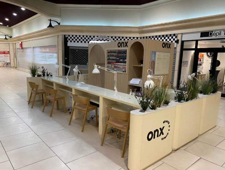 Réalisation mobilier d'un bar a ongles Saint-Laurent-des-Arbres